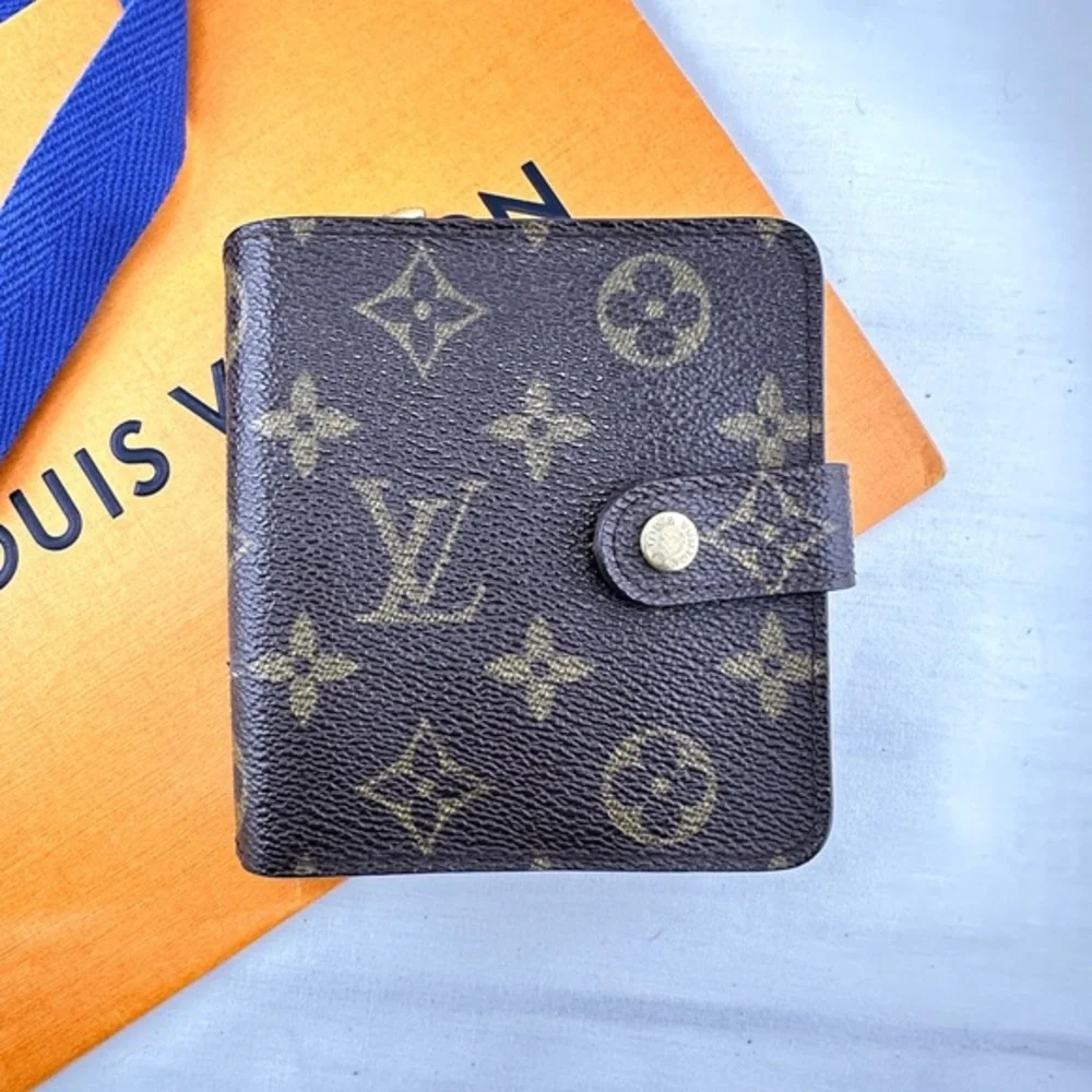 AUTHENTIC Louis Vuitton Brown Monogram Bifold compact small wallet.